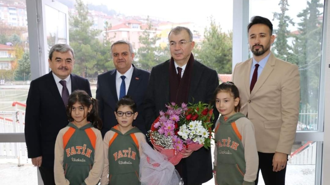 Amasya Valimiz Sayın Yılmaz DORUK ve İl Milli Eğitim Müdürümüz Mehmet TÜRKMEN okulumuzu ziyaret ettiler.